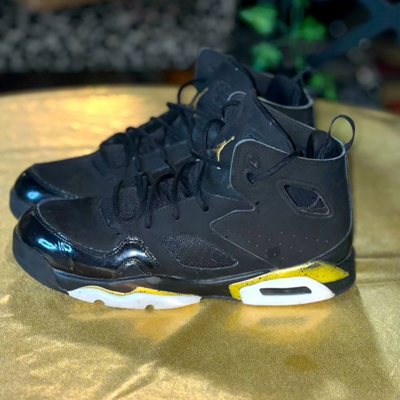 Pre-Loved Black & Gold Jordans (Big Boy 6) - Picture 4 of 4